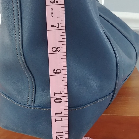 Coach - Picture 10 of 11